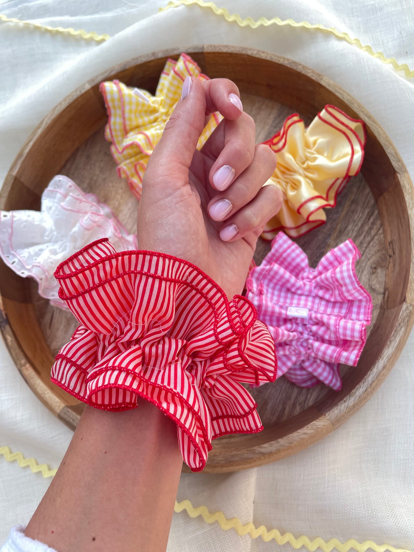 Chouchou à volants GOOD MOOD – L'accessoire cheveux tendance qui transforme toutes vos coiffures ☀️🌸
