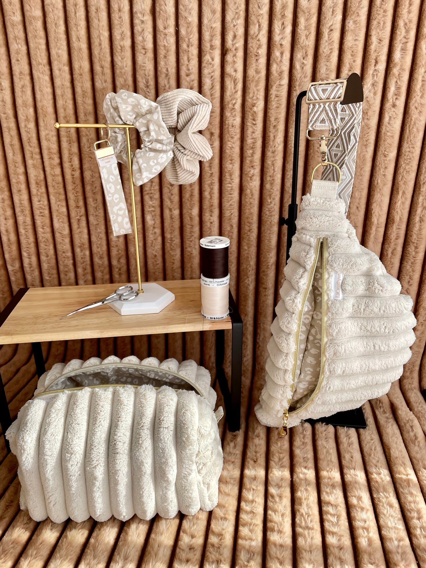 ☁️ Cloud Dancer – Accessoires en velours blanc cassé et léopard aits main