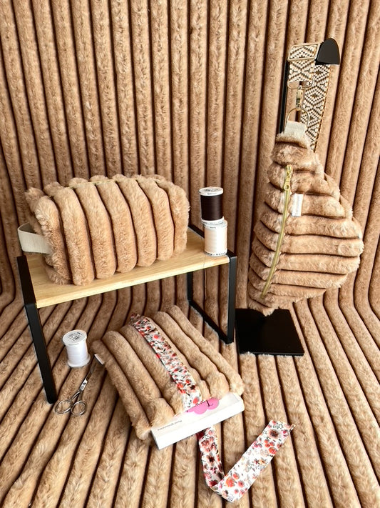 🐾🌸 Fauve Bohème — Accessoires en fausse fourrure & intérieur fleuri