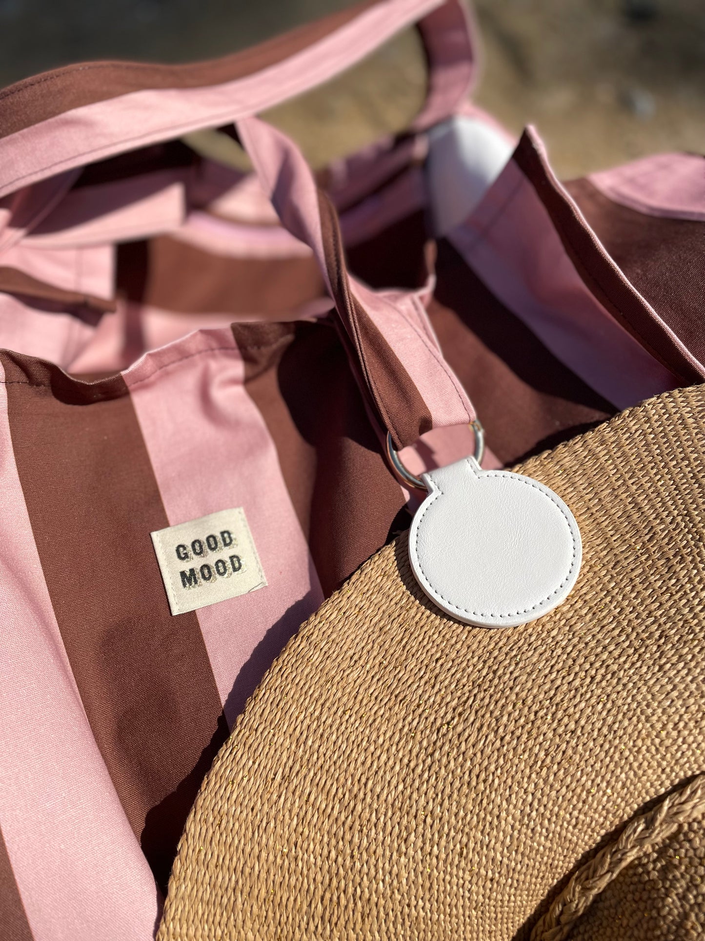 Porte-chapeau aimanté GOOD MOOD – L'accessoire malin pour garder les mains libres 👒✨