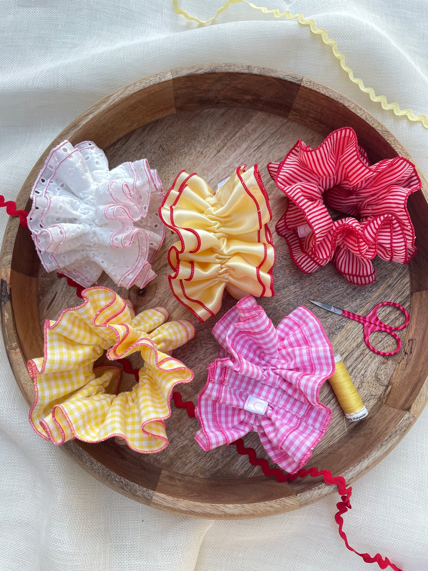 Chouchou à volants GOOD MOOD – L'accessoire cheveux tendance qui transforme toutes vos coiffures ☀️🌸